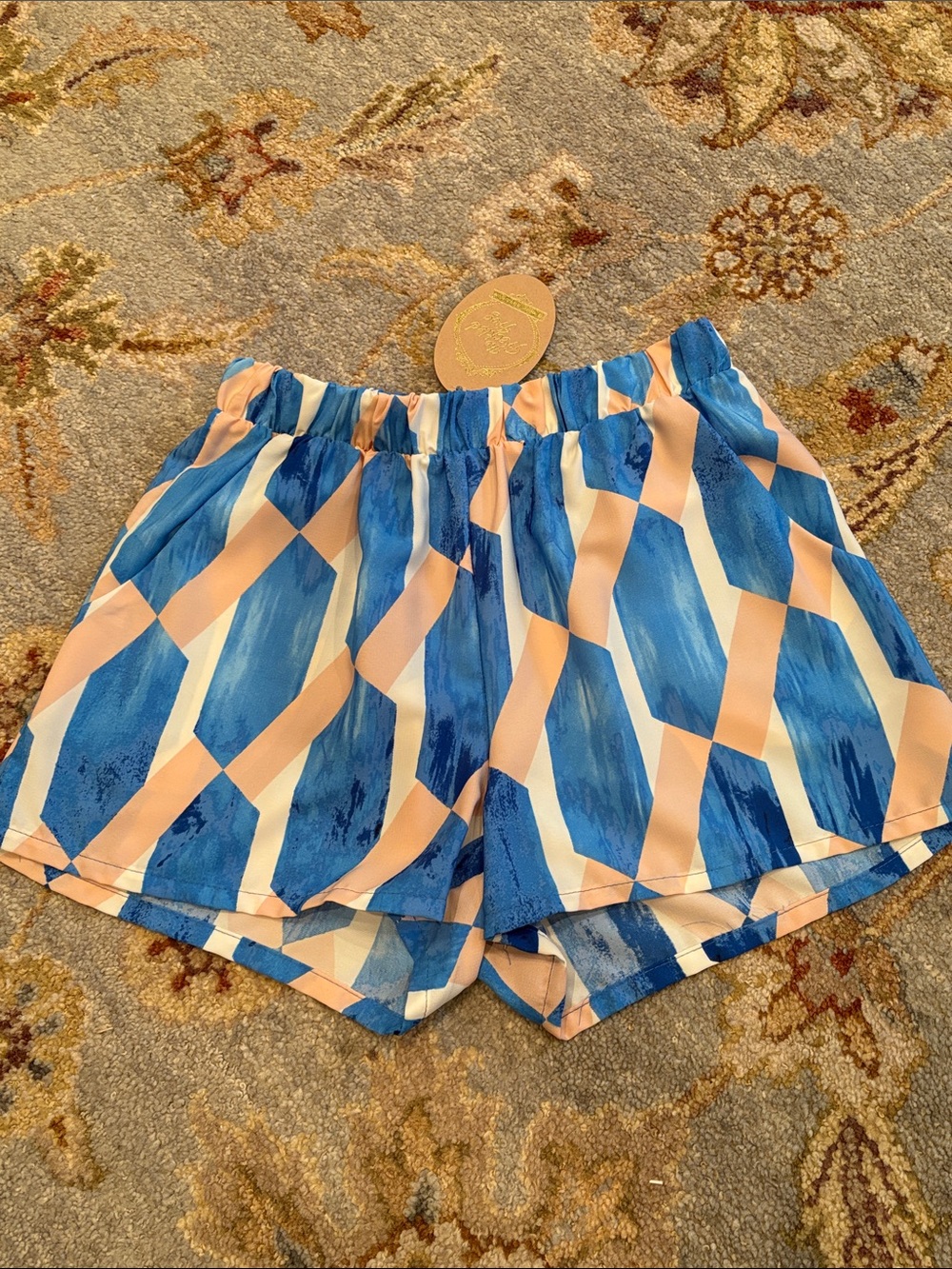 ✨ NWT ✨ Tyche boutique Blue & Peach Geometric print shorts, SMALL